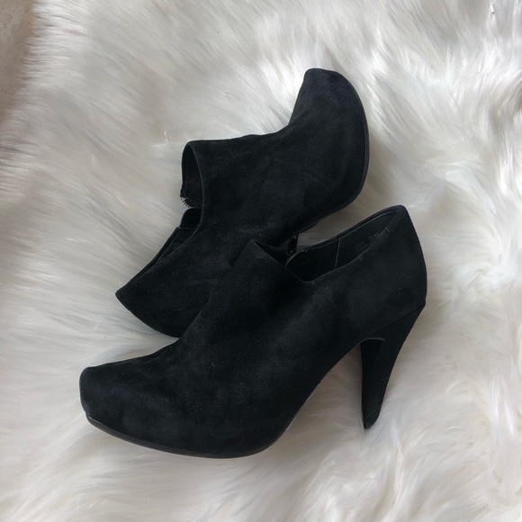 Like new Genuine leather boots ankle booties - Picture 3 of 15